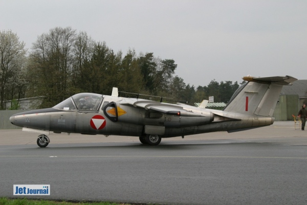 Saab 105OE RED I auf dem Weg zur Startbahn