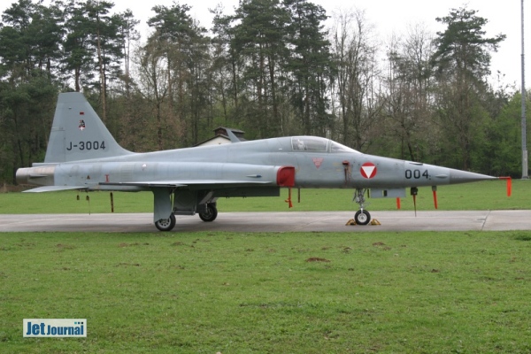J-3004 F-5E Tiger II
