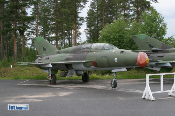 ...MK-126 MiG-21UM,...
